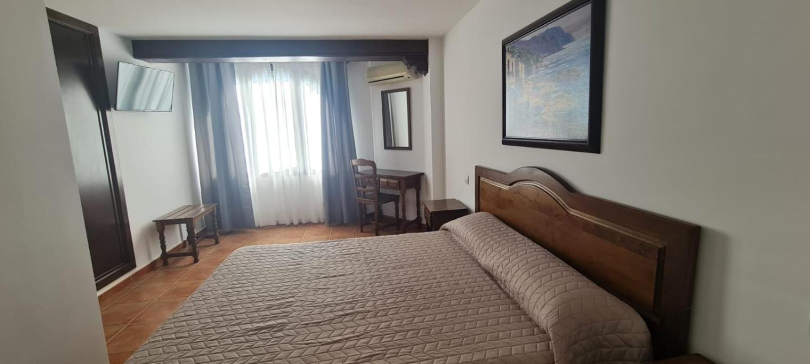 Hostal La Roda Villaluenga Exterior photo